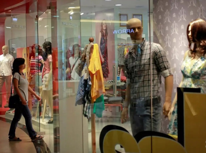 Indian consumers revamp spending, services gain as clothing & footwear drop